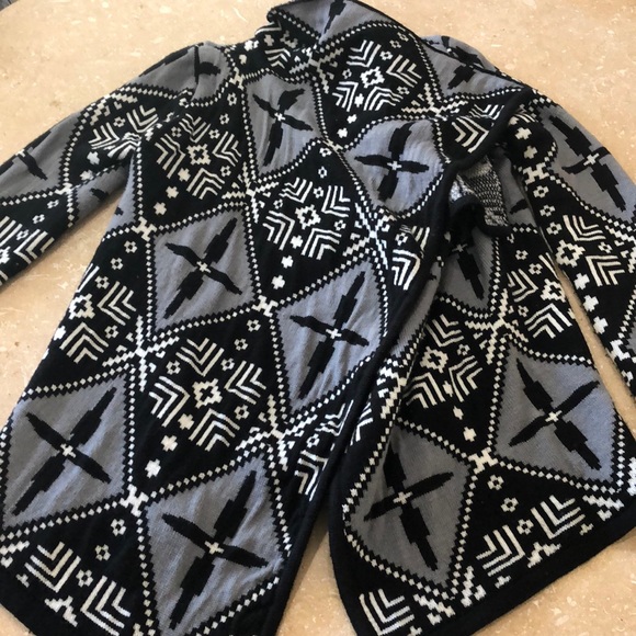 Beautiful warm cardigan - Picture 3 of 4